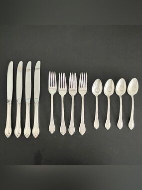 Vtg 1940’s Rogers Bros “Remembrance” Silverplate Lot 12 Pieces